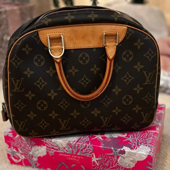 Louis Vuitton Trouville Monogram handbag - Picture 7 of 16